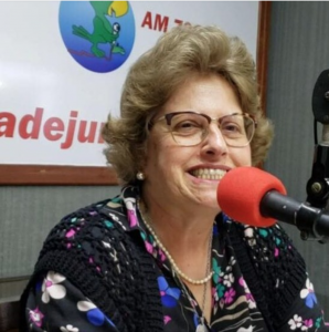 Maria Cristina Castilho, coordenadora da Casa da Fonte, é entrevistada pela Rádio Cidade Jundiaí